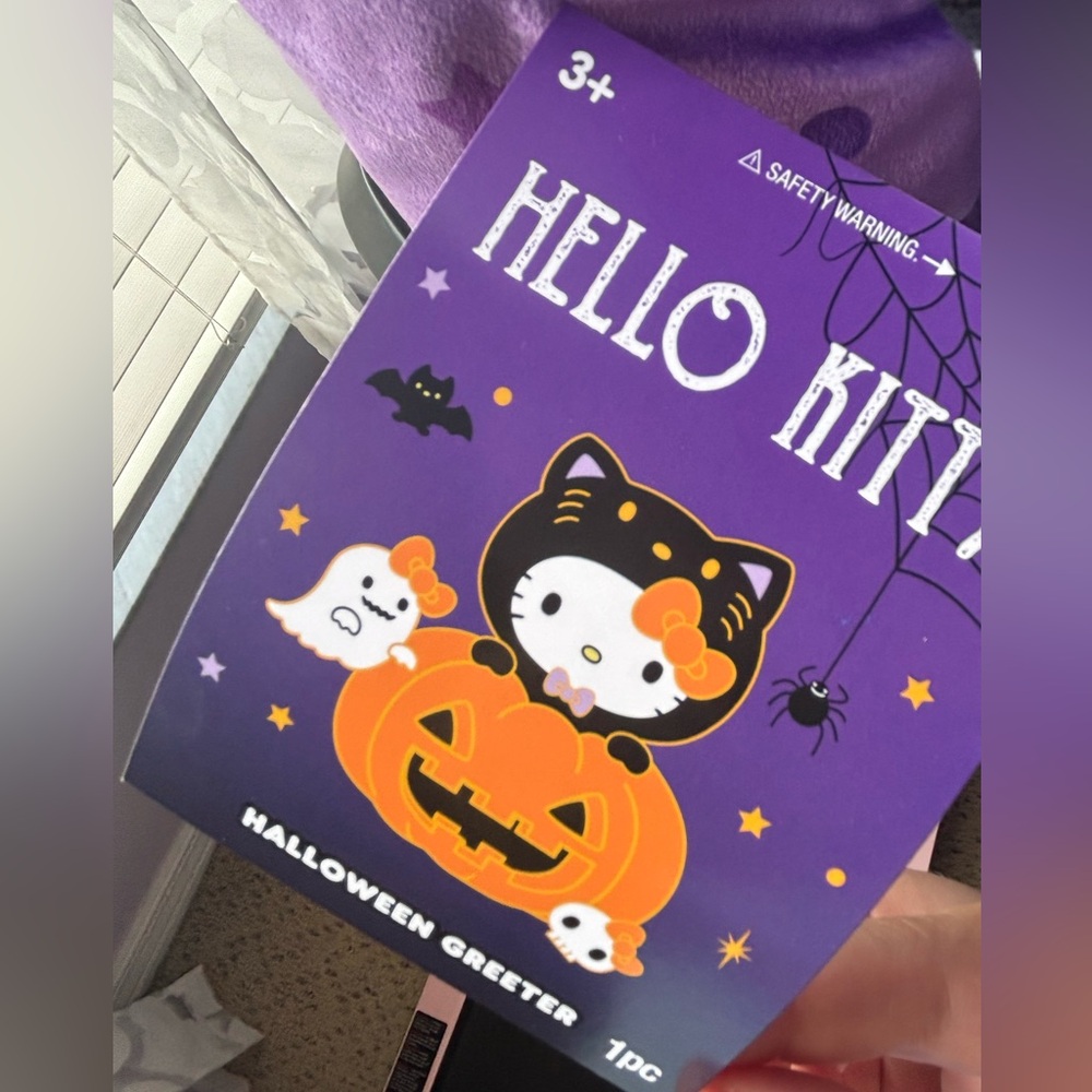 Hello Kitty Halloween Greeter - Picture 3 of 4